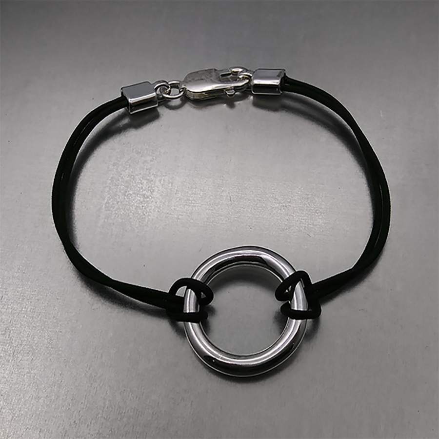 Ring bracelet with clasp