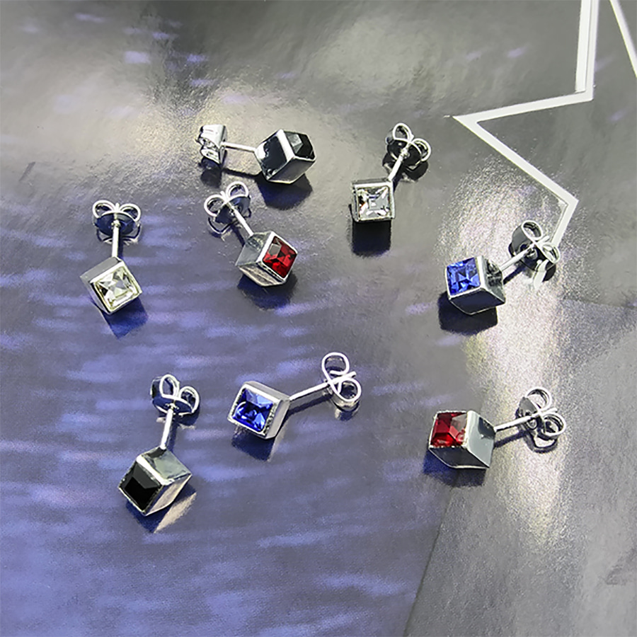 Cube earrings with paste